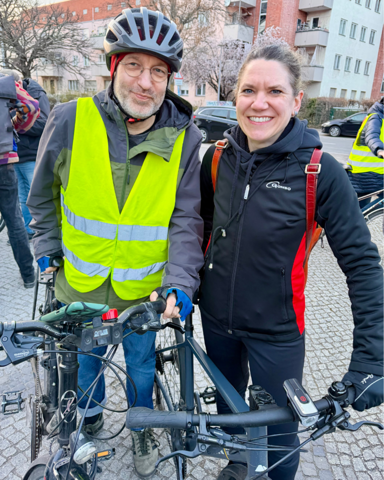 „Wir sind hier, wir sind laut, wenn ihr unsere Bäume klaut!“